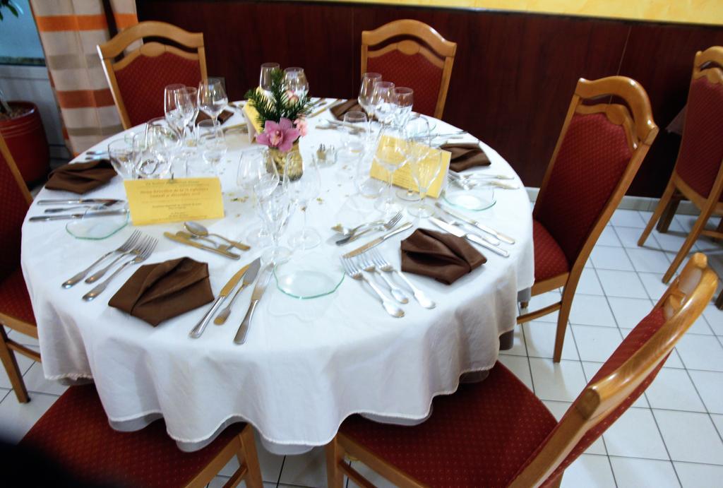 Auberge Du Cheval Blanc Beaumont-Pied-de-Boeuf  Exteriér fotografie