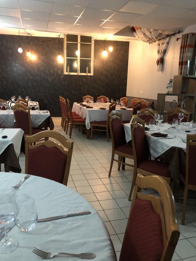 Auberge Du Cheval Blanc Beaumont-Pied-de-Boeuf  Exteriér fotografie